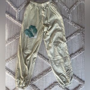 Boys lie light green sweatpants